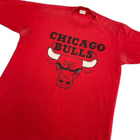Vintage Chicago Bulls Basketball Red T-Shirt size M Logo 7 Single Stitch USA - Picture 1 of 9